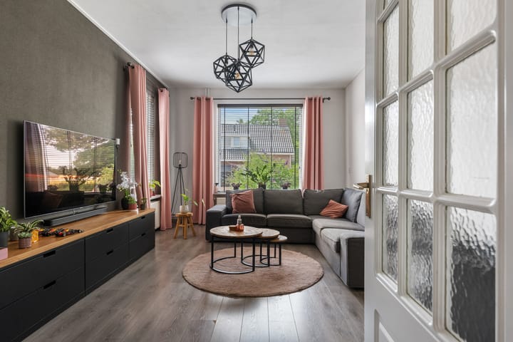 Twee-onder-één-kap te koop: Middenweg 113, Veendam