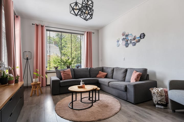 Twee-onder-één-kap te koop: Middenweg 113, Veendam