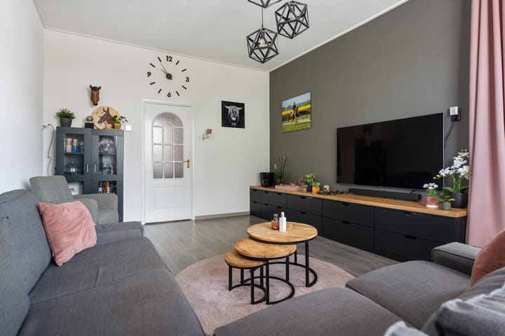 Twee-onder-één-kap te koop: Middenweg 113, Veendam