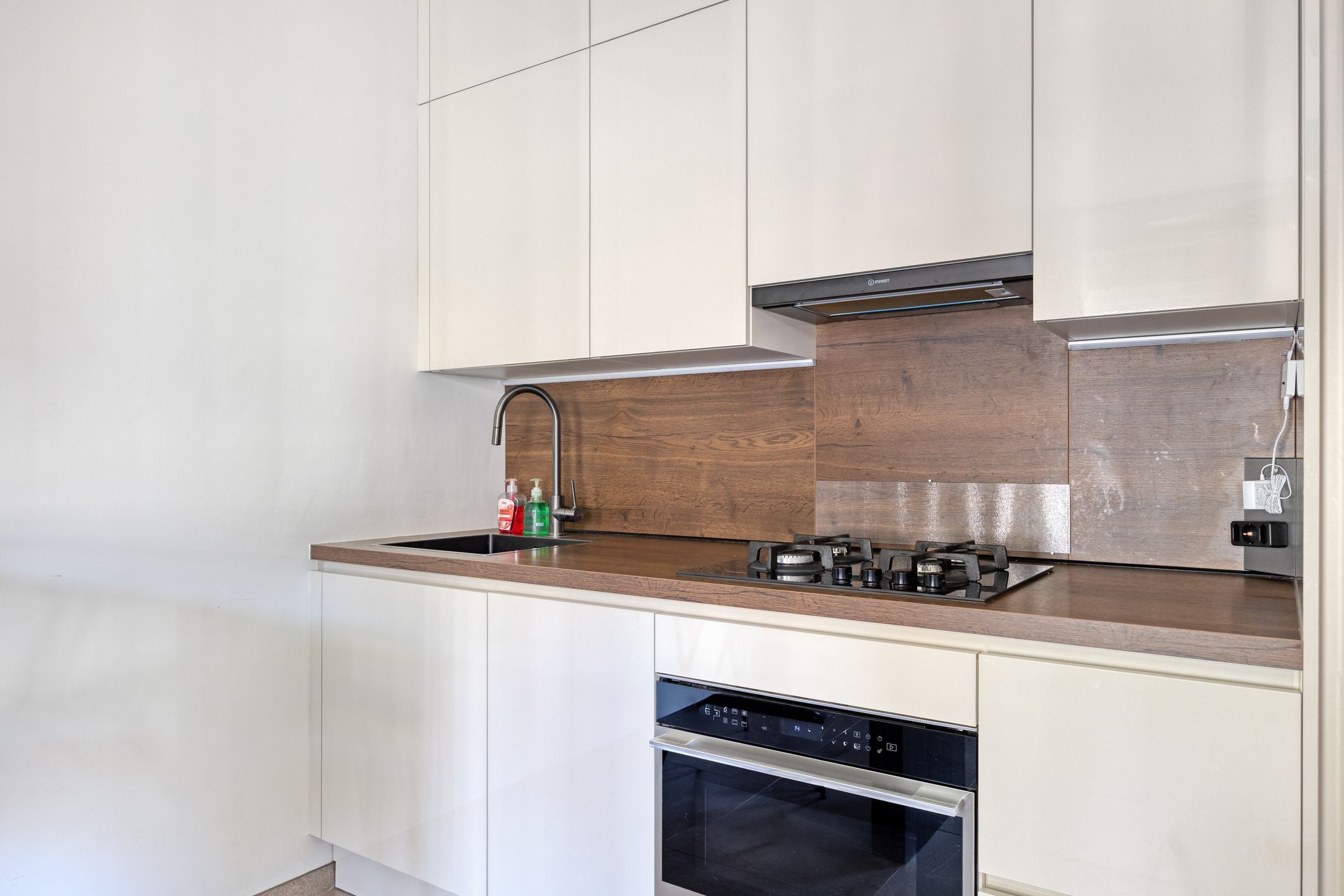 Photo 9 of Dr. Struyckenstraat 97-B