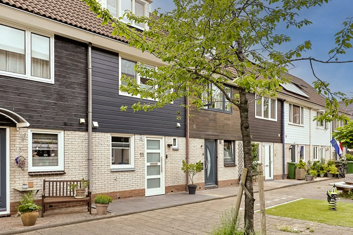 Photo 3 of Betsy Perkstraat 11