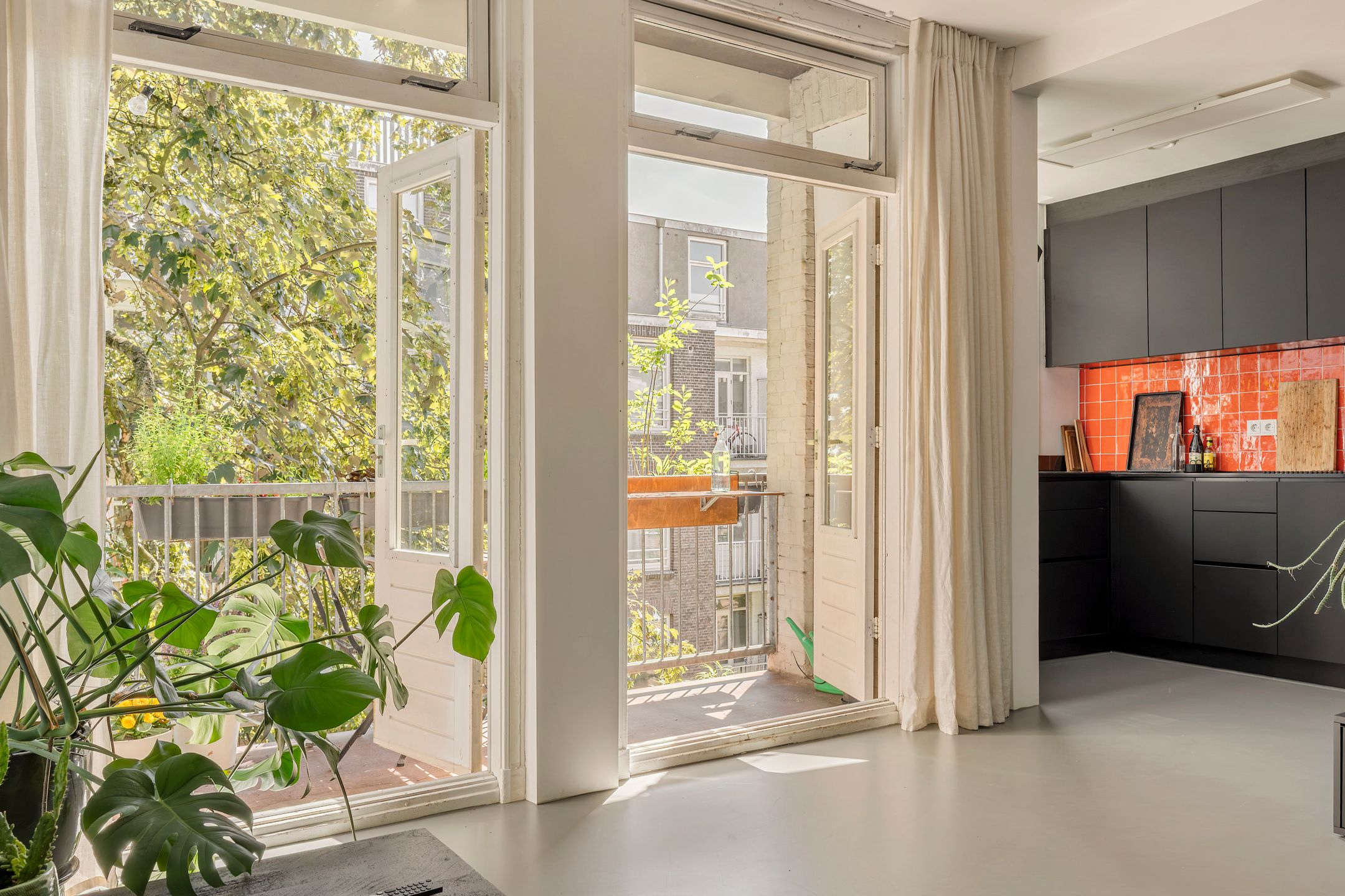 1-bedroom freehold villa in Amsterdam — photo 3 of 5