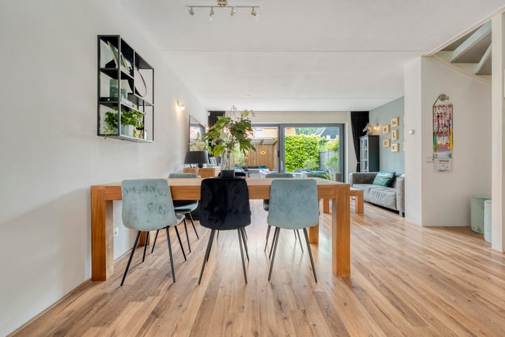 Tussenwoning te koop: Veenwortel 42, 'S-Gravenhage
