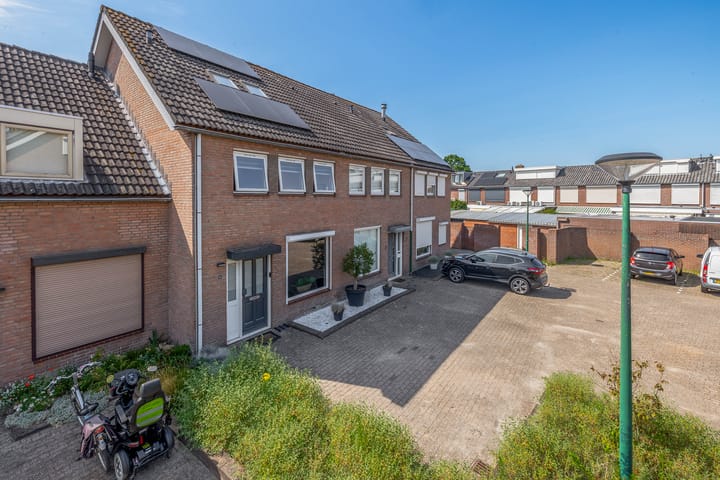 Foto 4 van Brucknerstraat 8
