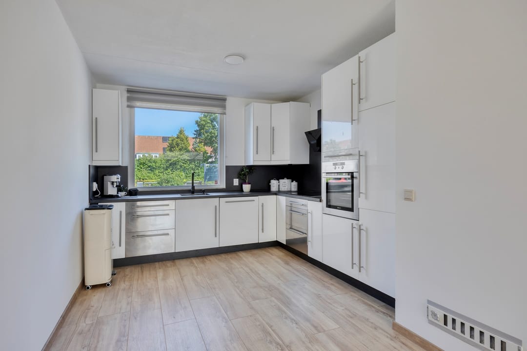 Photo 8 of Haringvlietstraat 21