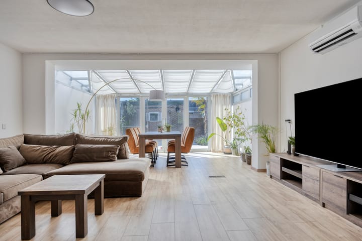 Photo 3 of Haringvlietstraat 21