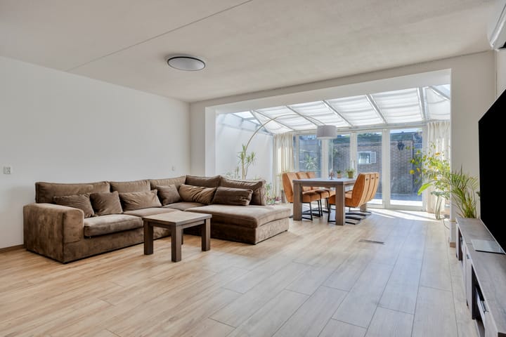 Photo 4 of Haringvlietstraat 21