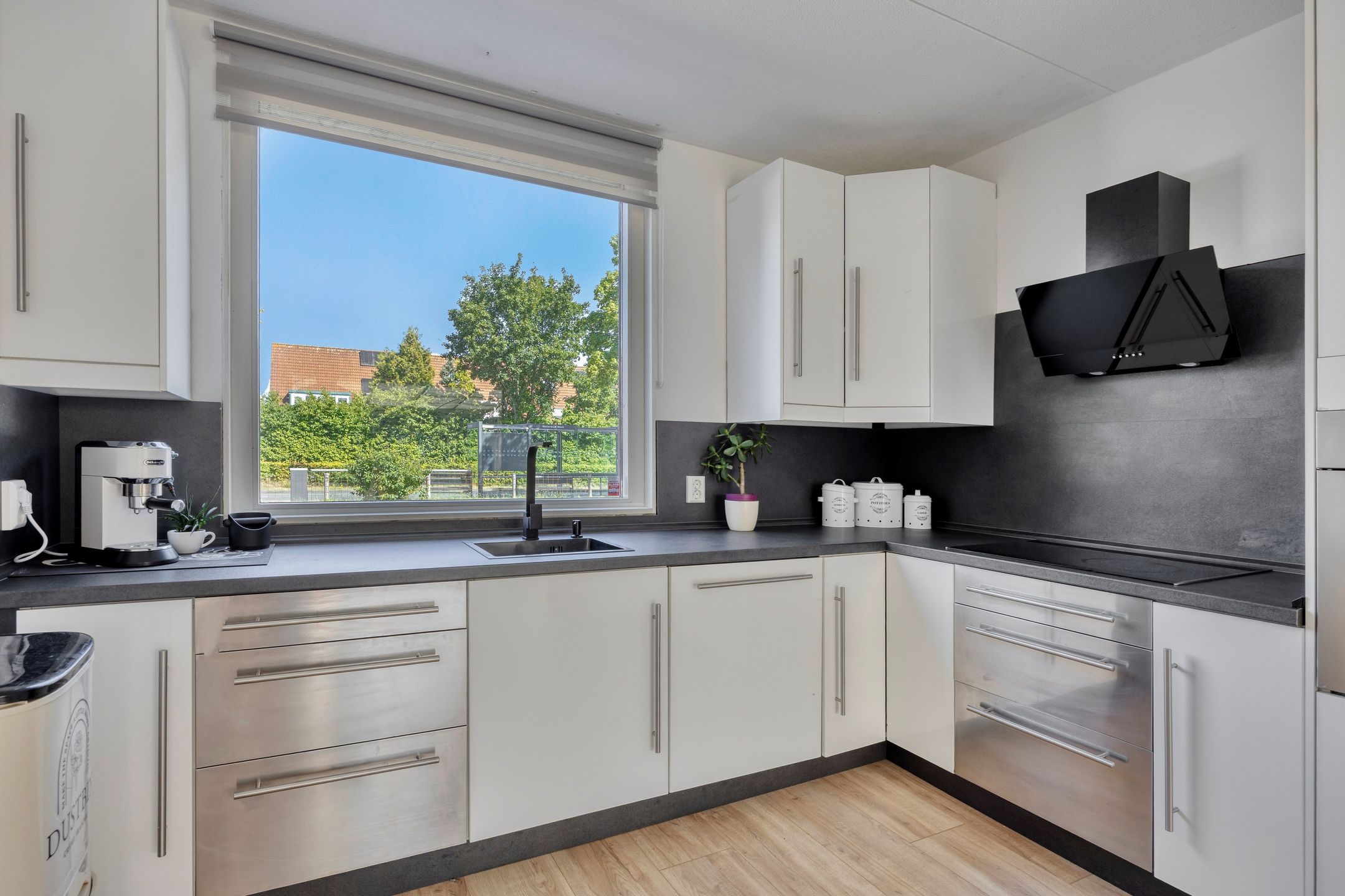 Photo 9 of Haringvlietstraat 21