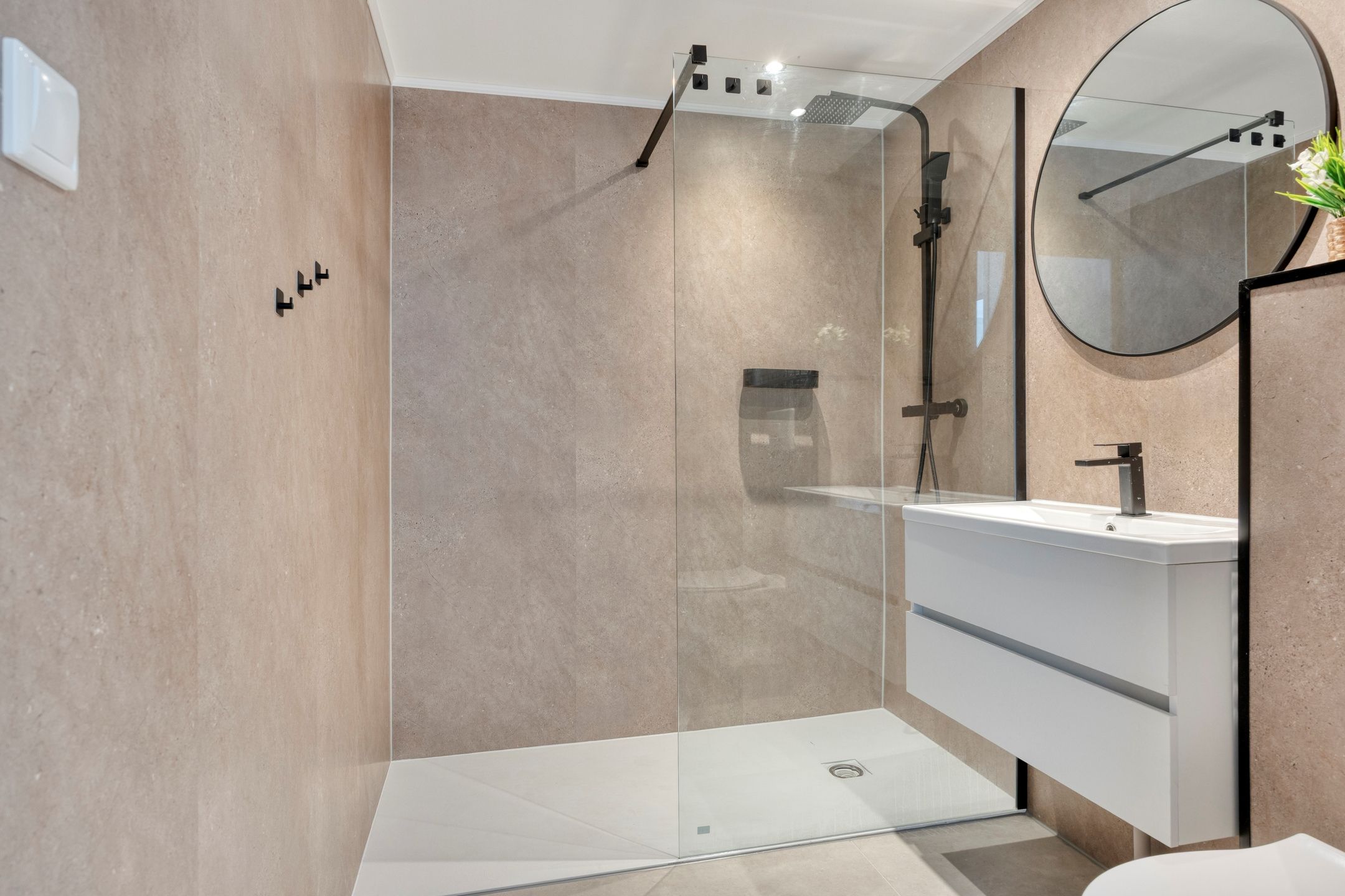 Photo 15 of Haringvlietstraat 21