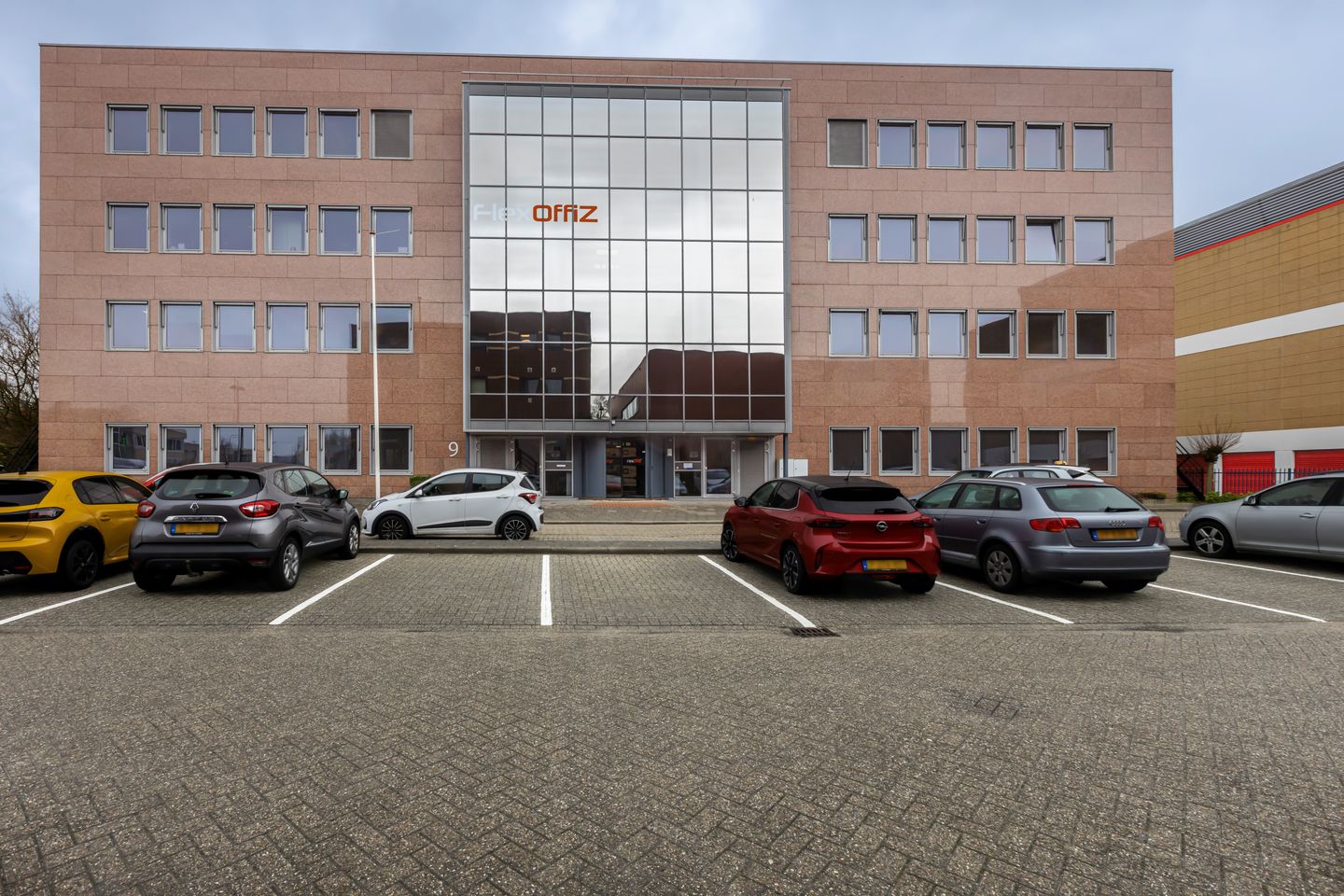 Bekijk foto 2 van Curieweg 9