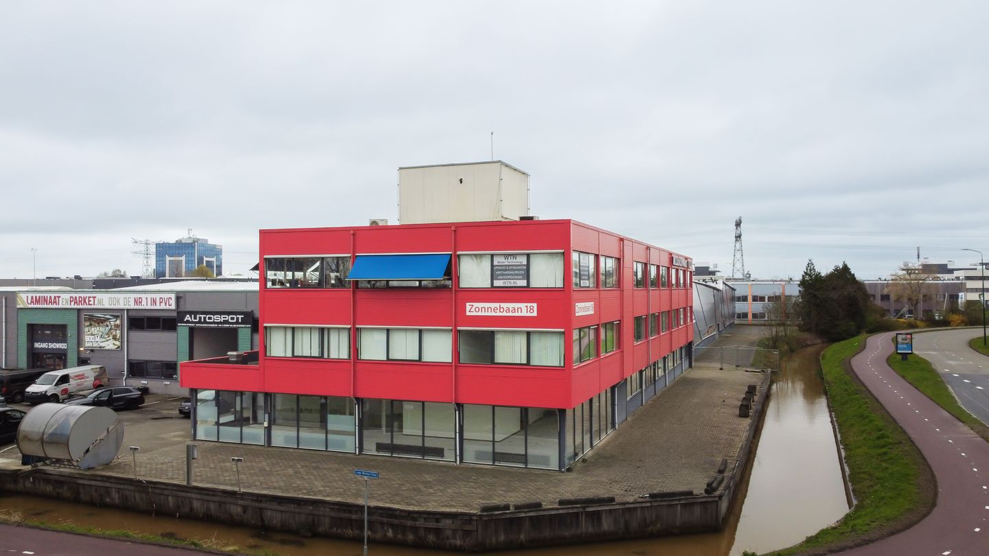 View photo 2 of Zonnebaan 18