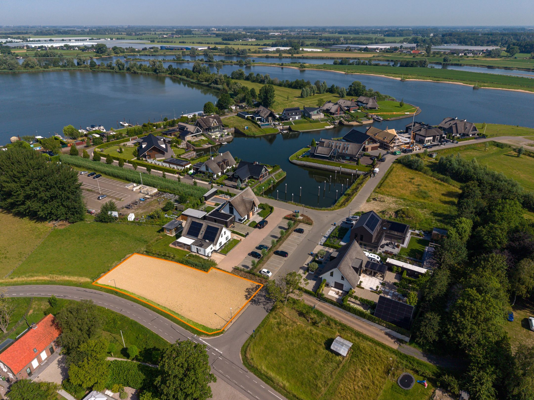 Maasdijk  false