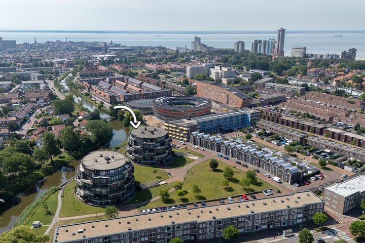 Foto 4 van Antoni Gaudipark 64