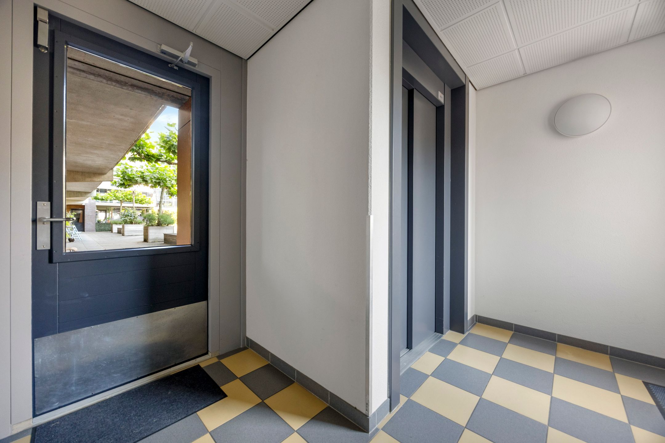 Photo 18 of Nina Simonestraat 124