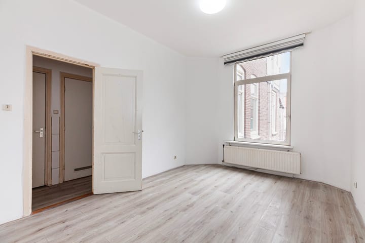 Appartement te koop: Van de Veldestraat 56, 'S-Gravenhage