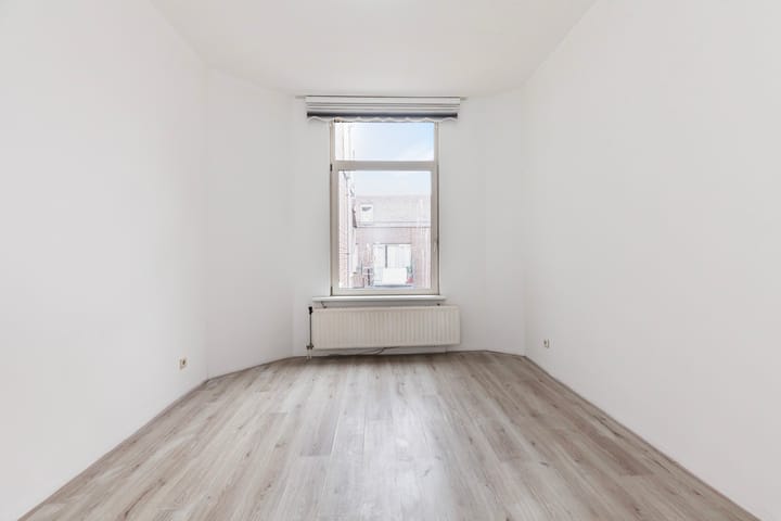Appartement te koop: Van de Veldestraat 56, 'S-Gravenhage