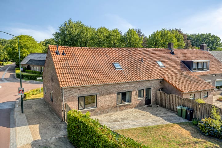Photo 2 of Bisschop Rythoviusdreef 9