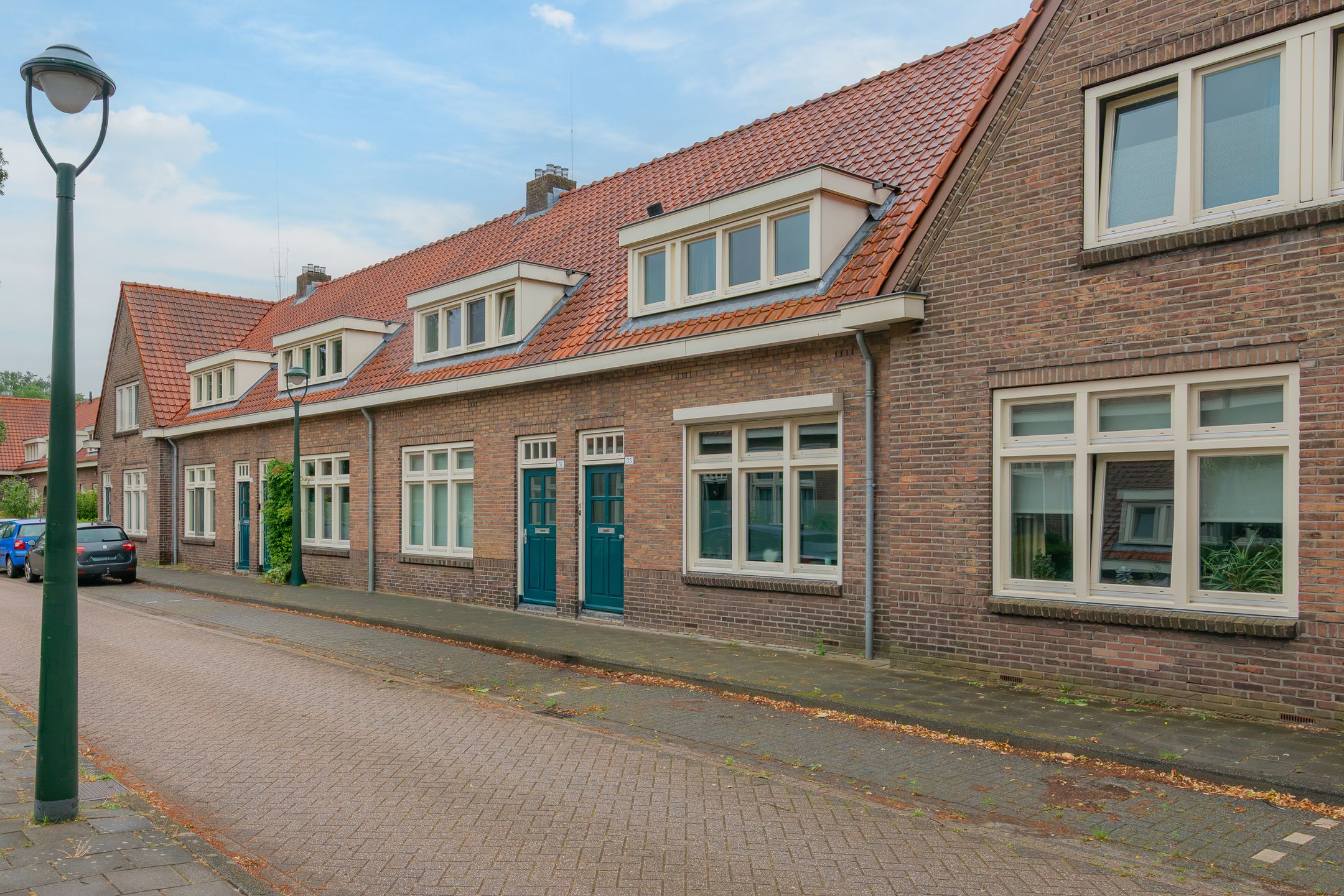 Photo 6 of Ruurlostraat 33