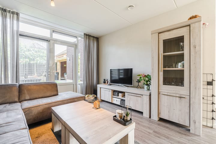 Tussenwoning te koop: Zwartewaterland 14, Nieuwleusen