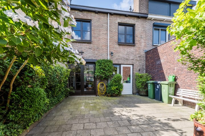 Tussenwoning te koop: Pius X-straat 39, Rijen