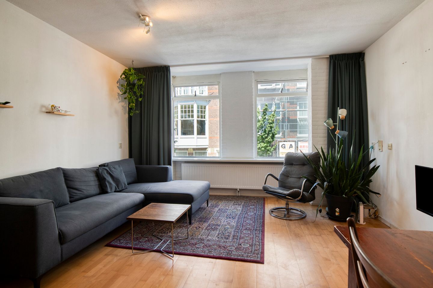 2-kamar apartemen seluas 55 m²