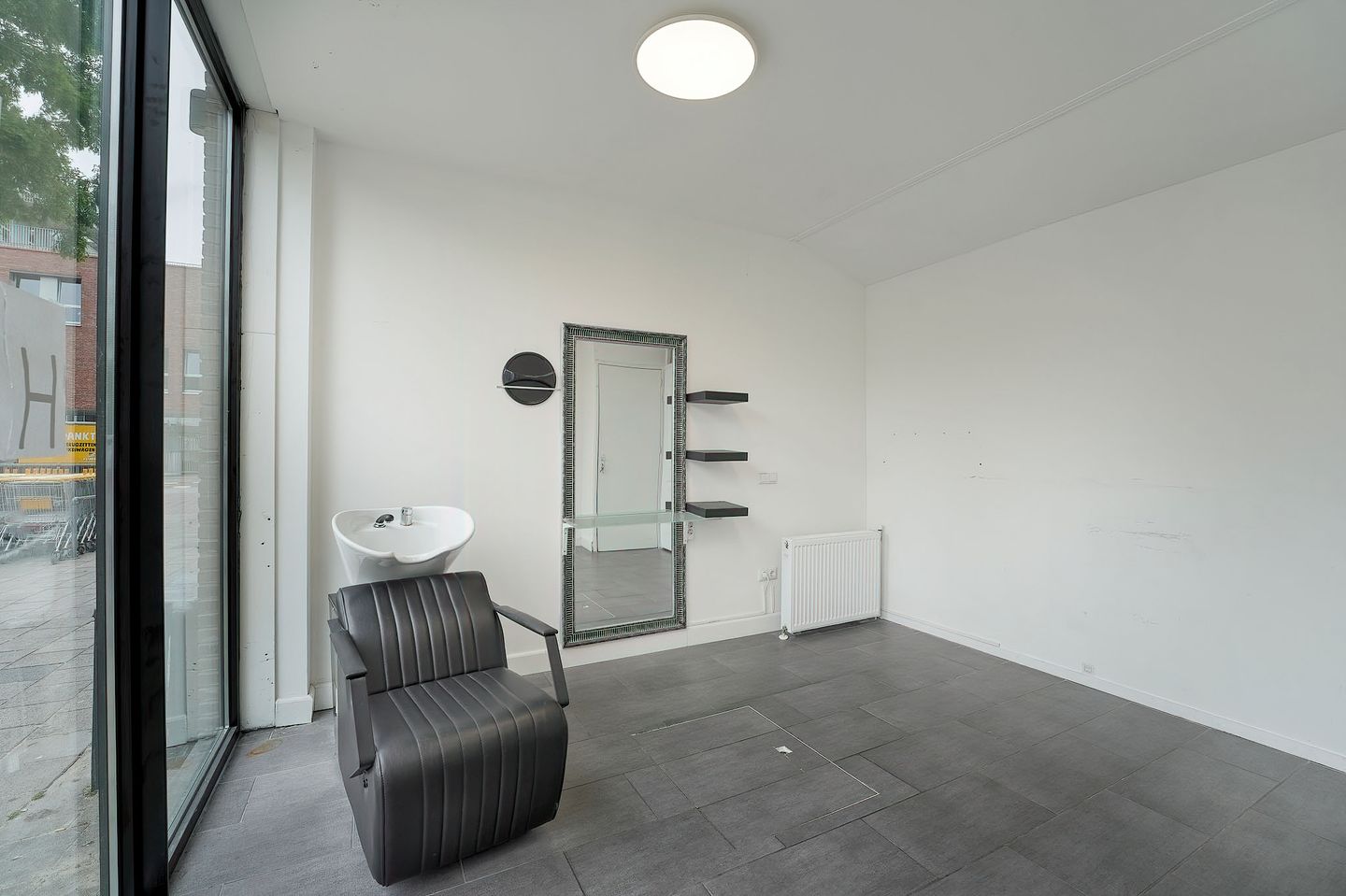 View photo 4 of Opaalstraat 2