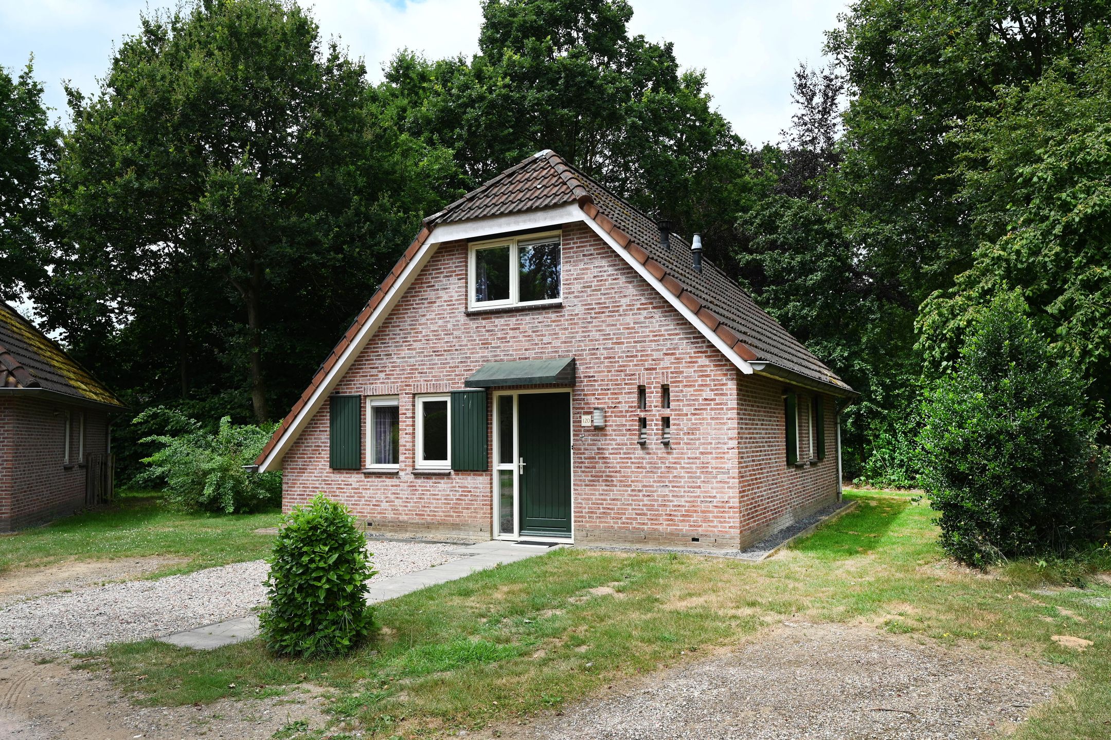 3-bedroom freehold villa in Braamt — photo 1 of 5
