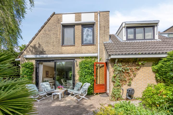 Twee-onder-één-kap te koop: Liesbos 94, Hoofddorp