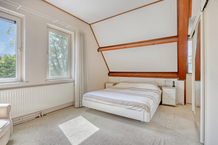 Twee-onder-één-kap te koop: Liesbos 94, Hoofddorp