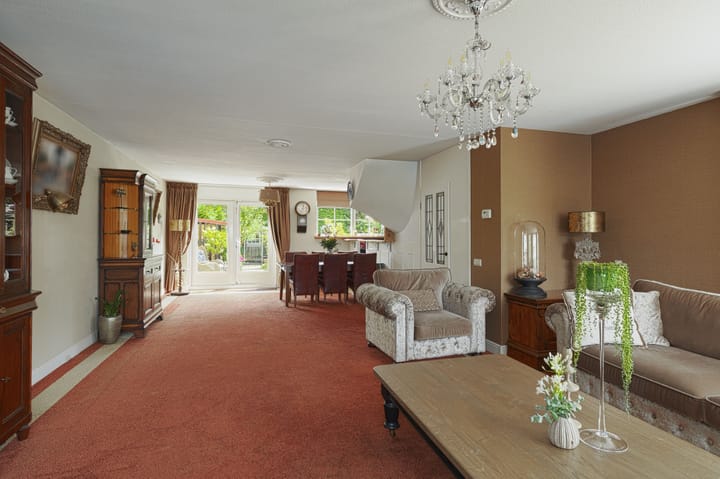Tussenwoning te koop: Helfrichstraat 7, Barendrecht
