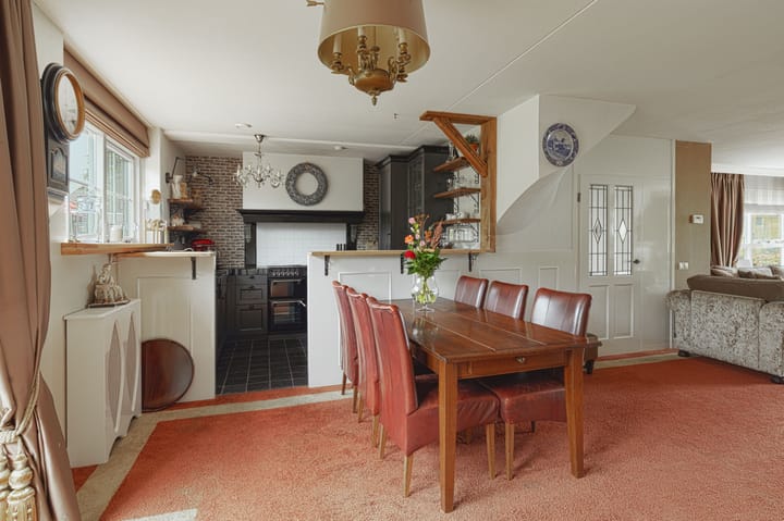 Tussenwoning te koop: Helfrichstraat 7, Barendrecht