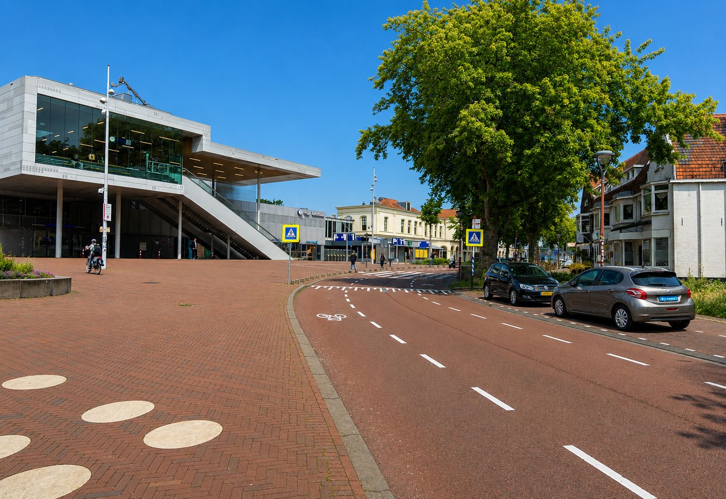 Bekijk foto 2 van Stationsweg 56