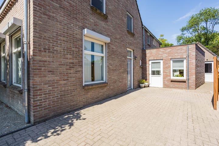 Twee-onder-één-kap te koop: Torenstraat 5A, Hoogeloon