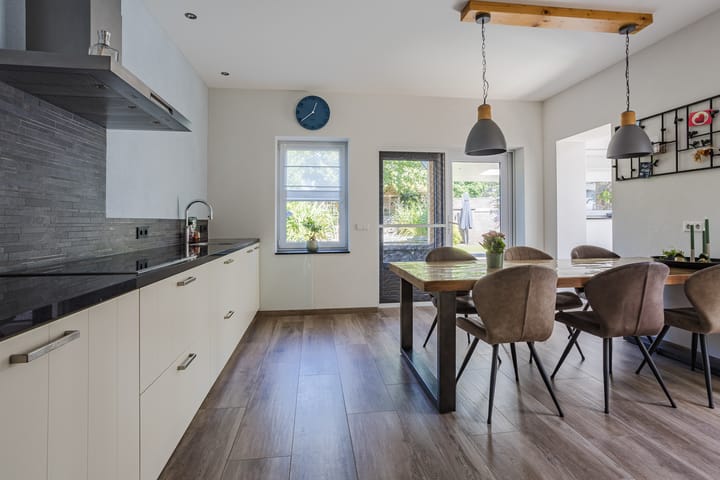 Twee-onder-één-kap te koop: Torenstraat 5A, Hoogeloon