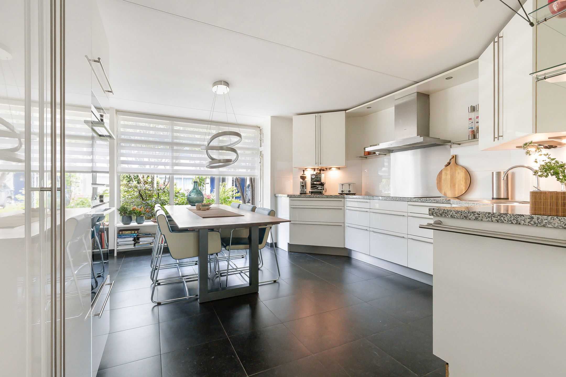 Photo 21 of Mahlerstraat 8