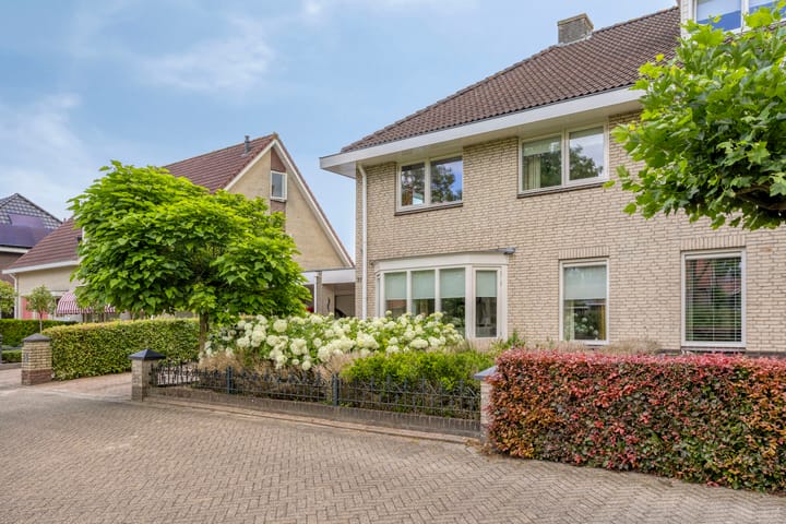 Tussenwoning te koop: Hendrik van de Craatsstraat 37, Terschuur