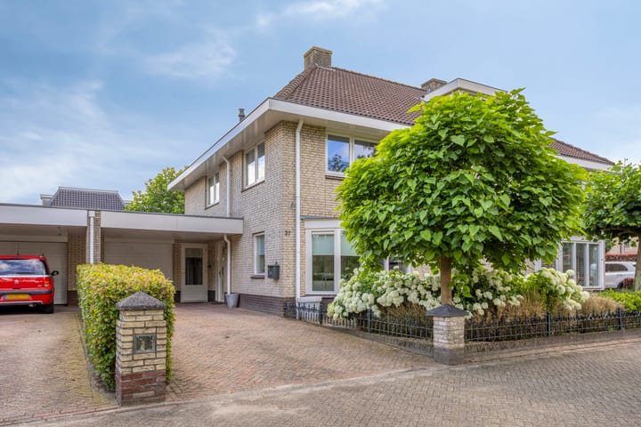 Tussenwoning te koop: Hendrik van de Craatsstraat 37, Terschuur