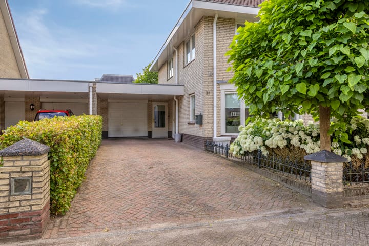 Tussenwoning te koop: Hendrik van de Craatsstraat 37, Terschuur