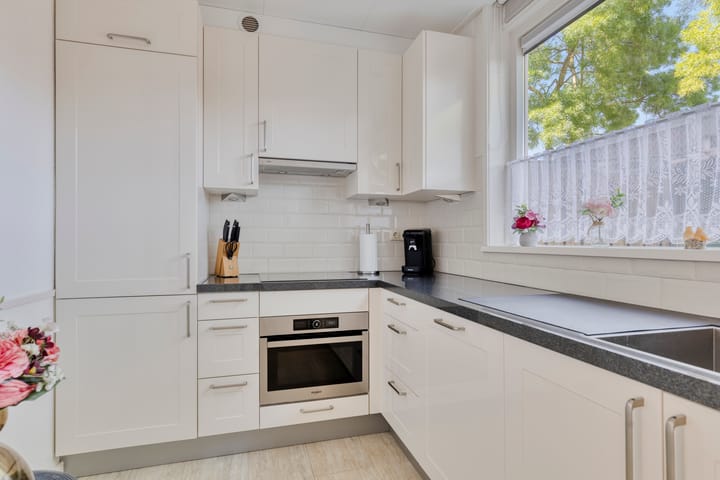 Tussenwoning te koop: Oevergriend 84, Almere