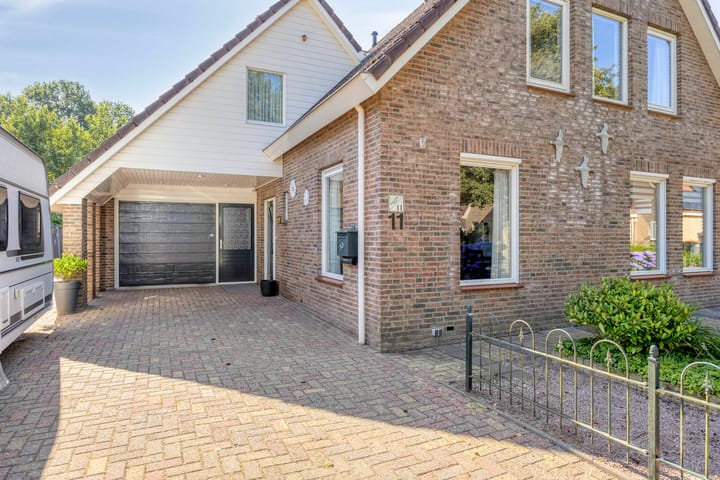 Photo 3 of Meulakkers 11