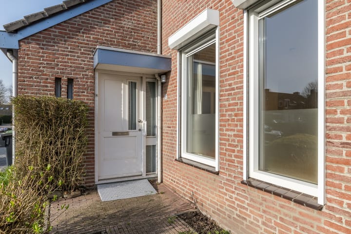 Photo 2 of Lintjeshaag 30