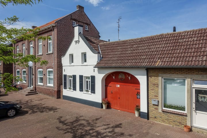 Tussenwoning te koop: Markt 23, Nieuwstadt