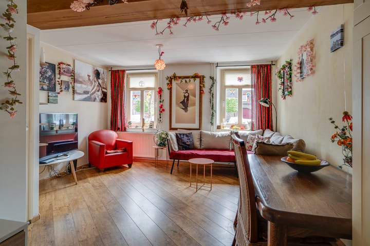 Tussenwoning te koop: Markt 23, Nieuwstadt