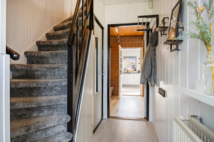 Hoekwoning te koop: van Schaikstraat 31, Duiven