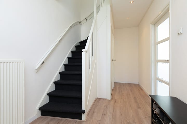 Tussenwoning te koop: Worp Tjaardastraat 115, Sneek