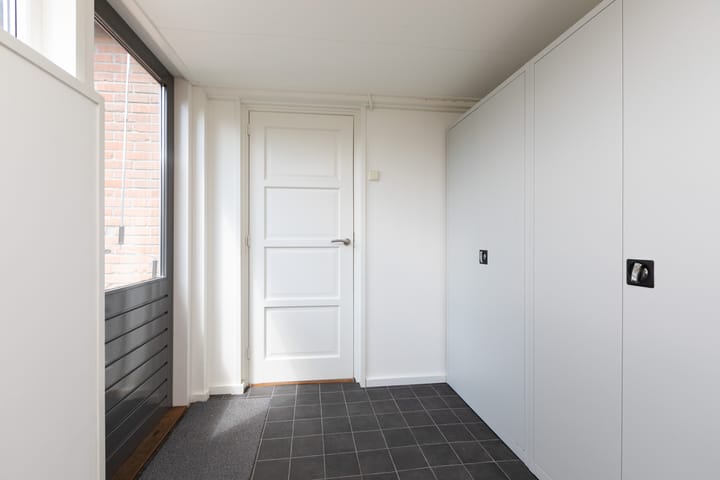 Tussenwoning te koop: Worp Tjaardastraat 115, Sneek
