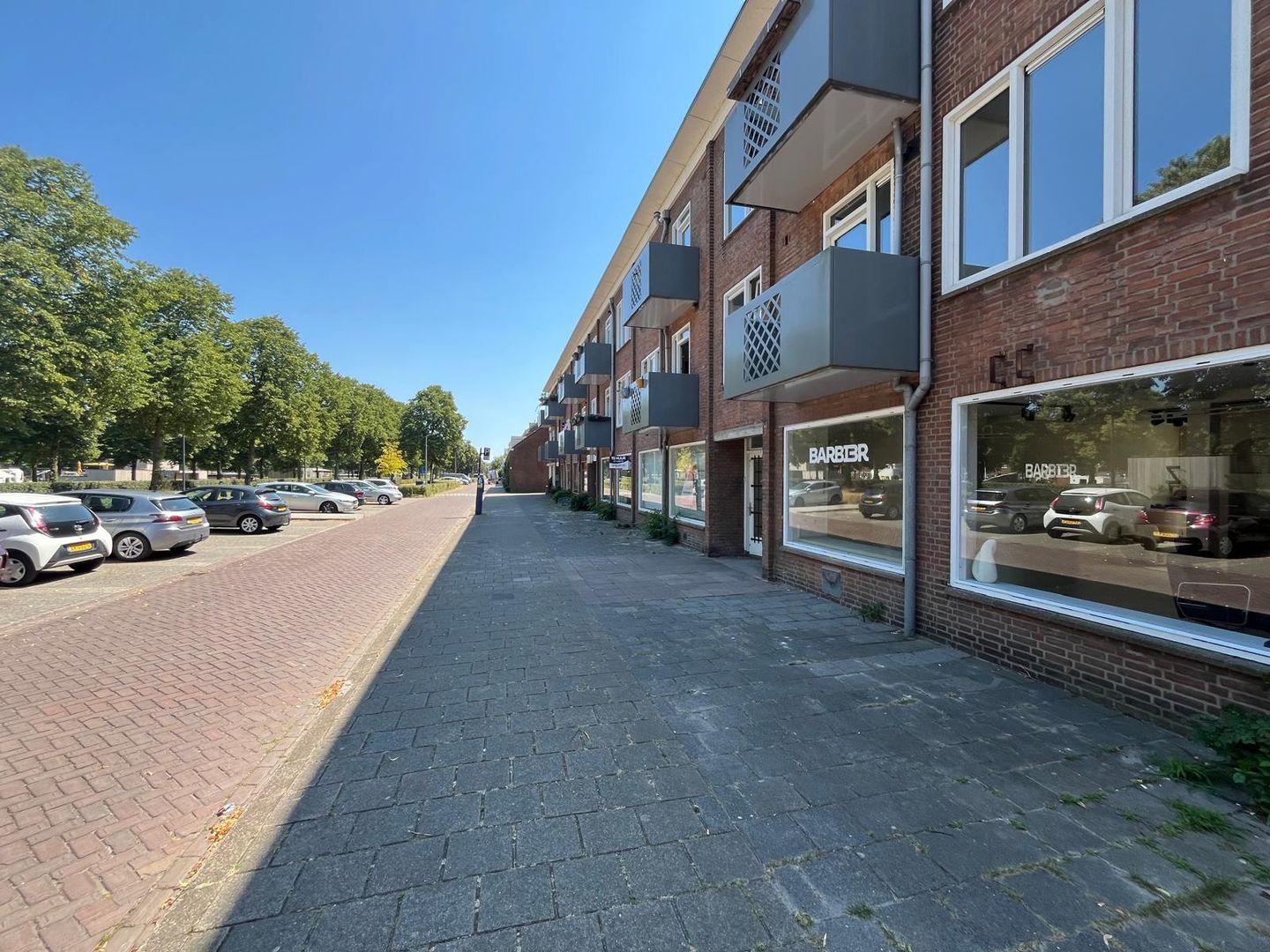 View photo 2 of Van Veldekekade 6