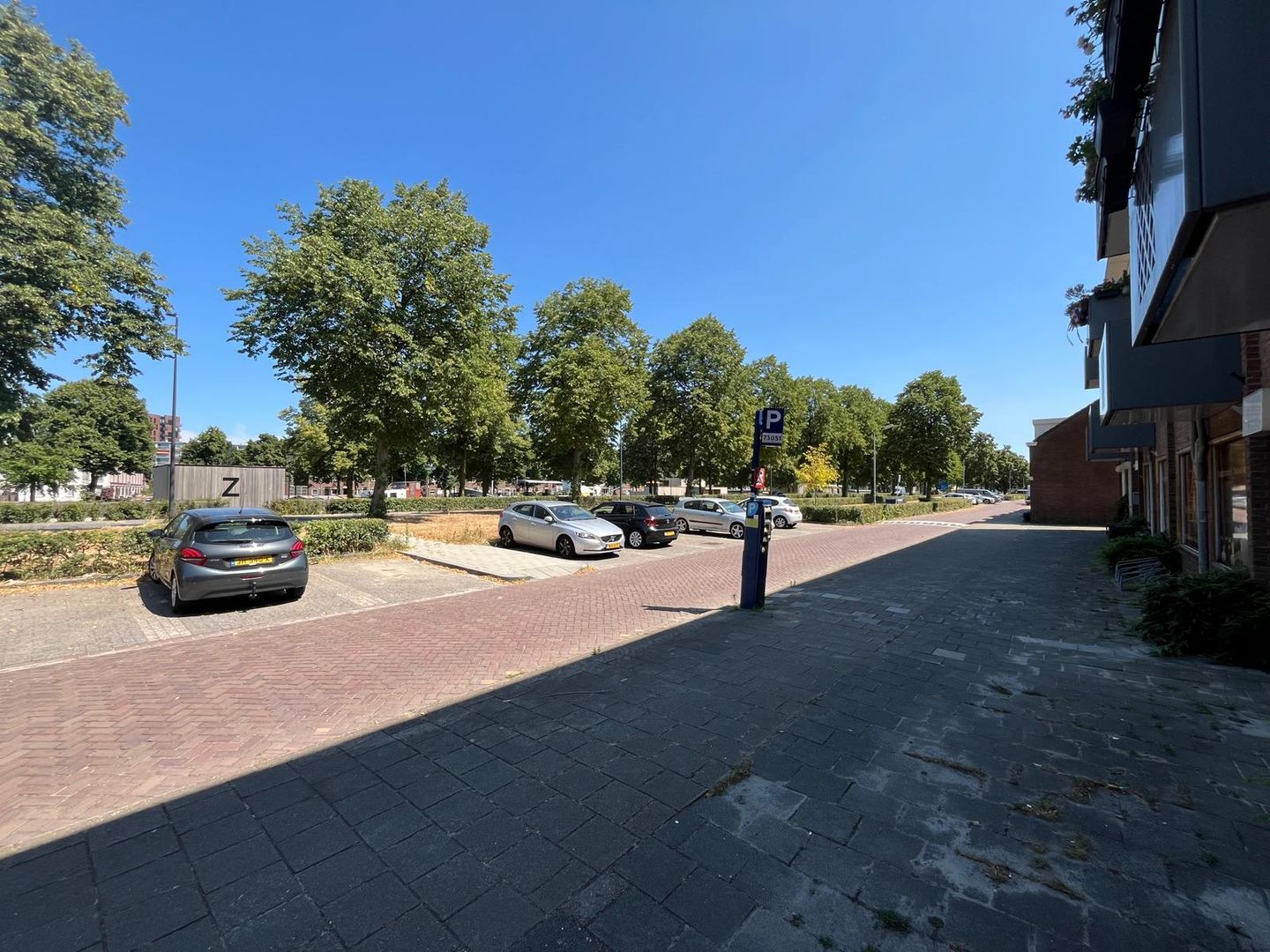 View photo 4 of Van Veldekekade 6