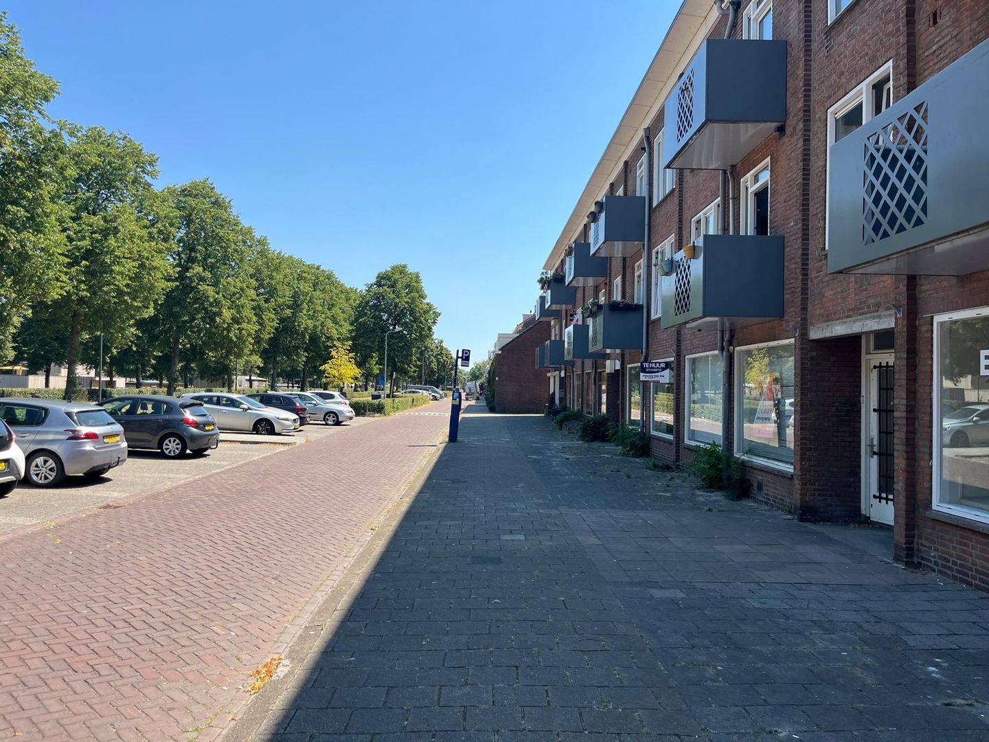 View photo 3 of Van Veldekekade 6