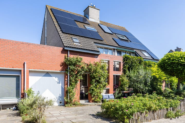Tussenwoning te koop: Magdalena van Weerdenburglaan 4, Egmond Aan Den Hoef